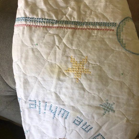 Hand embroidered baby blanket - Picture 4 of 4